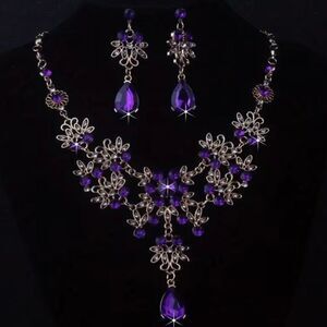 💜 Elegant Purple Crystals and Floral Necklace and Dangle Earring Set 💜